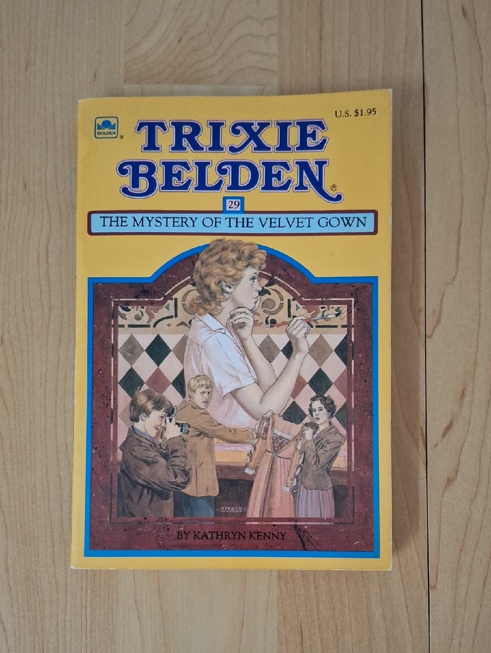 Trixie Belden: The Mystery of the Velvet Gown - Soft Cover Book 29